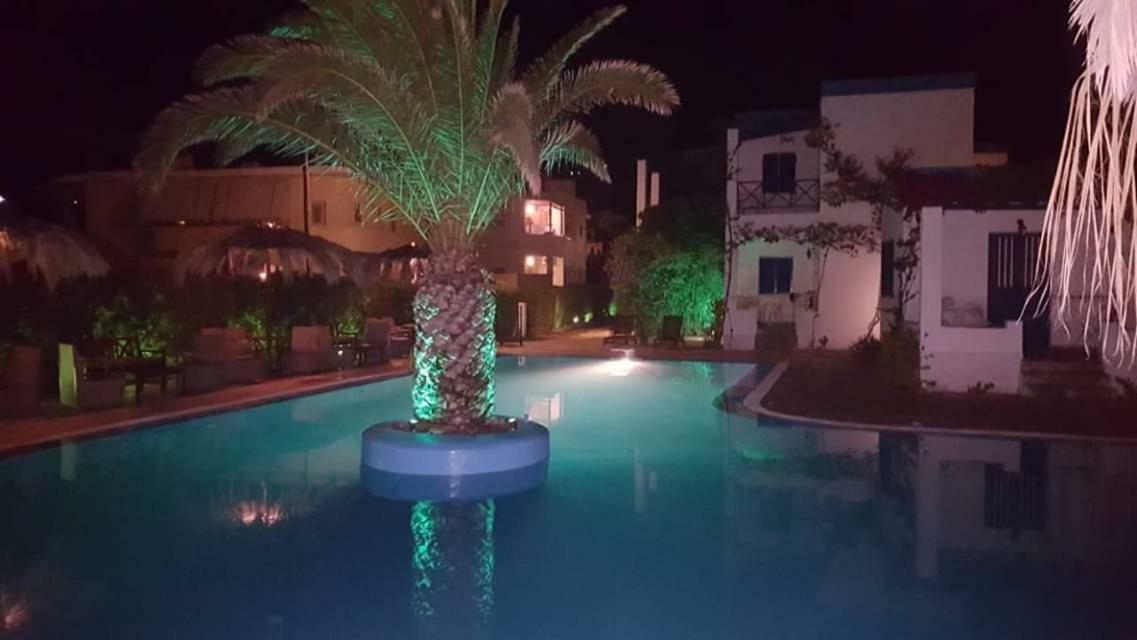 Amfitrion Hotel Vári Eksteriør bilde